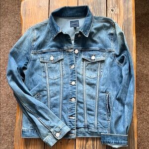 Women’s Blue Button-Front Denim Jacket size L